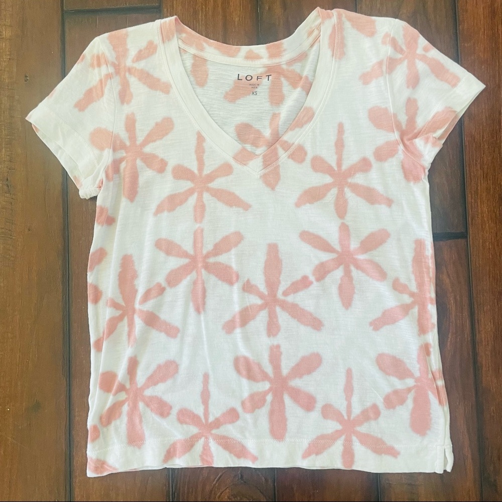 Darling LOFT Floral Pink/white V-neck Tee